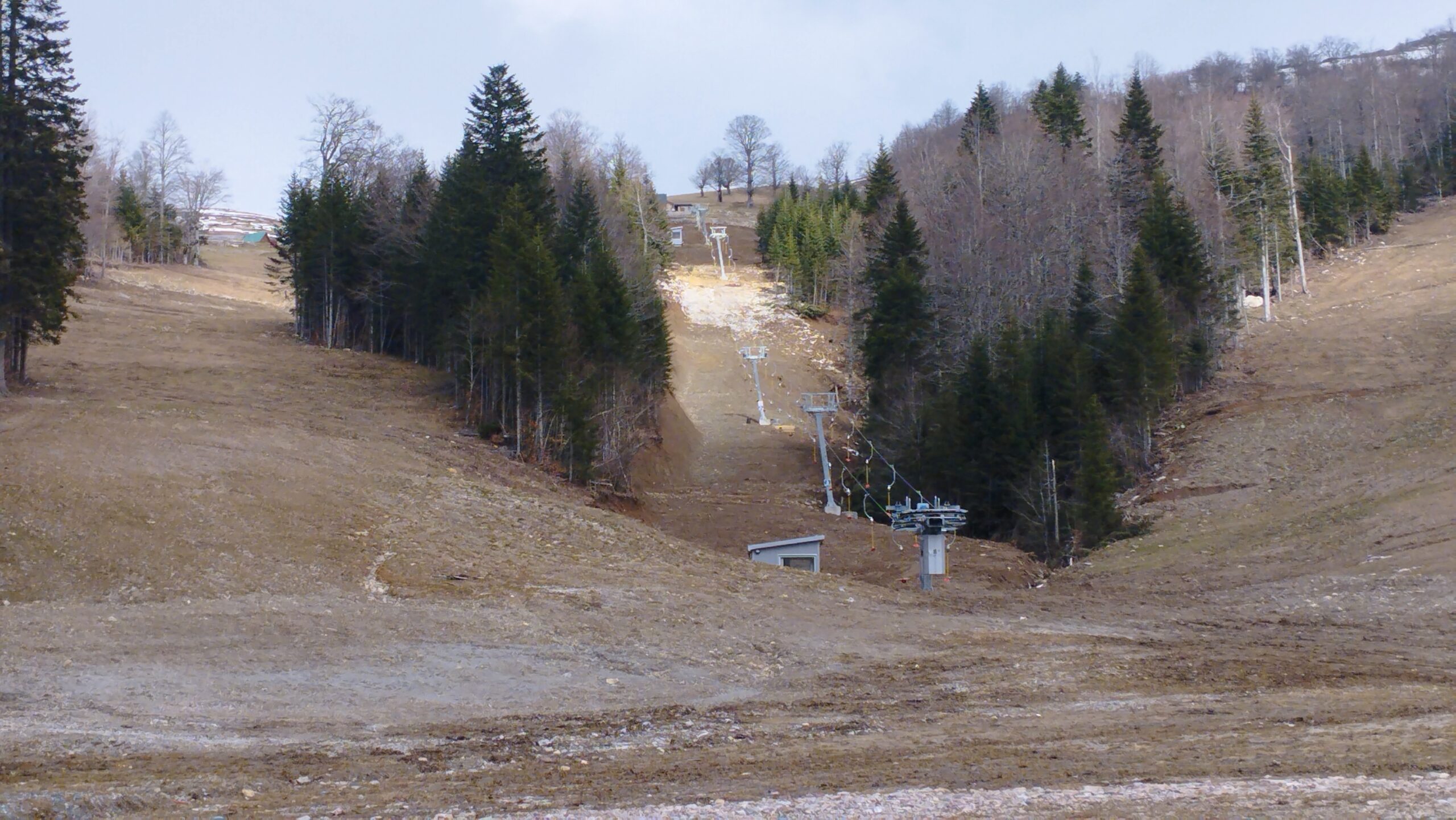 KOLAPS ZIMSKE TURISTIČKE SEZONE: Uzdanje se u nebo i državnu kasu