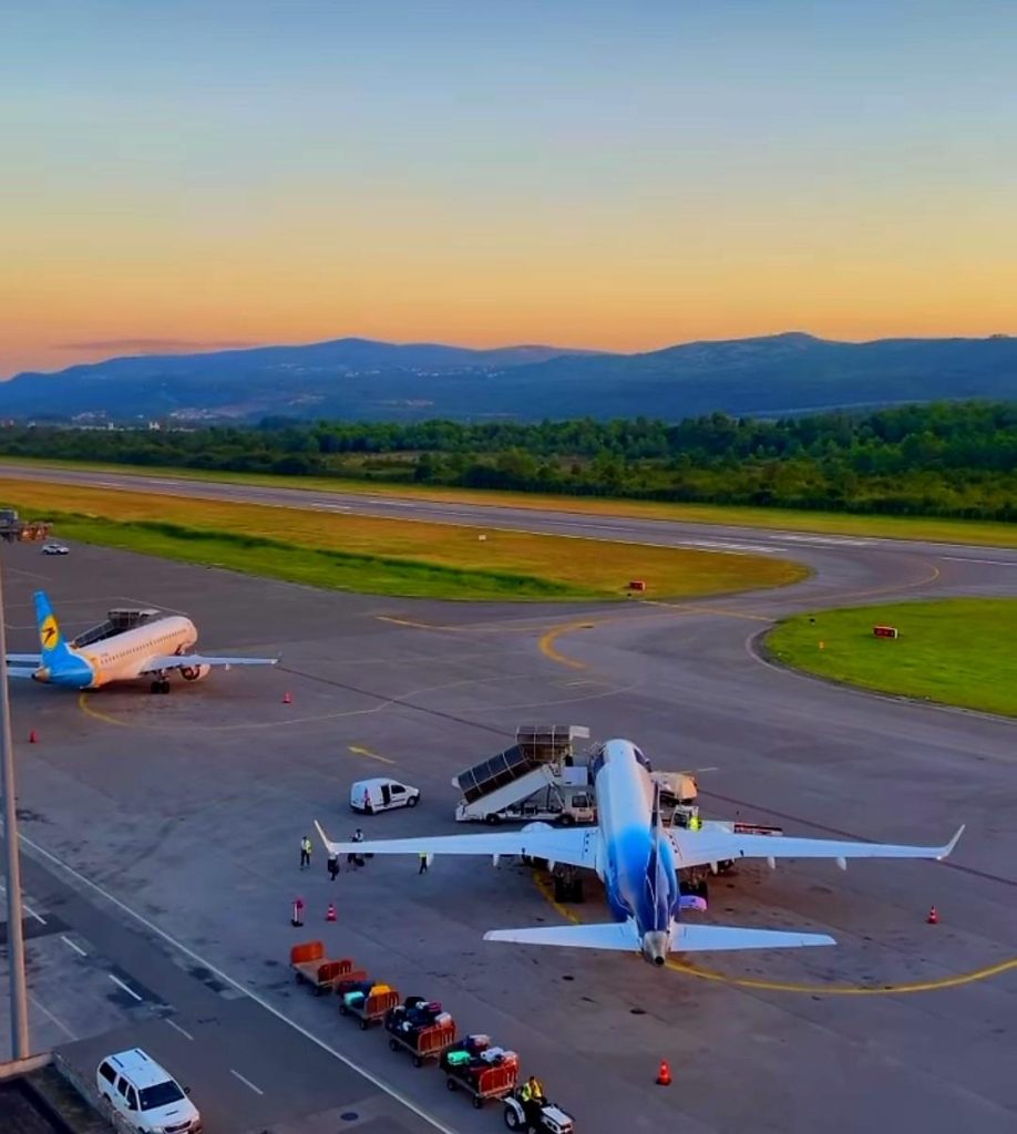 VLAST PRED TEŠKIM IZBOROM: Pare ili aerodromi