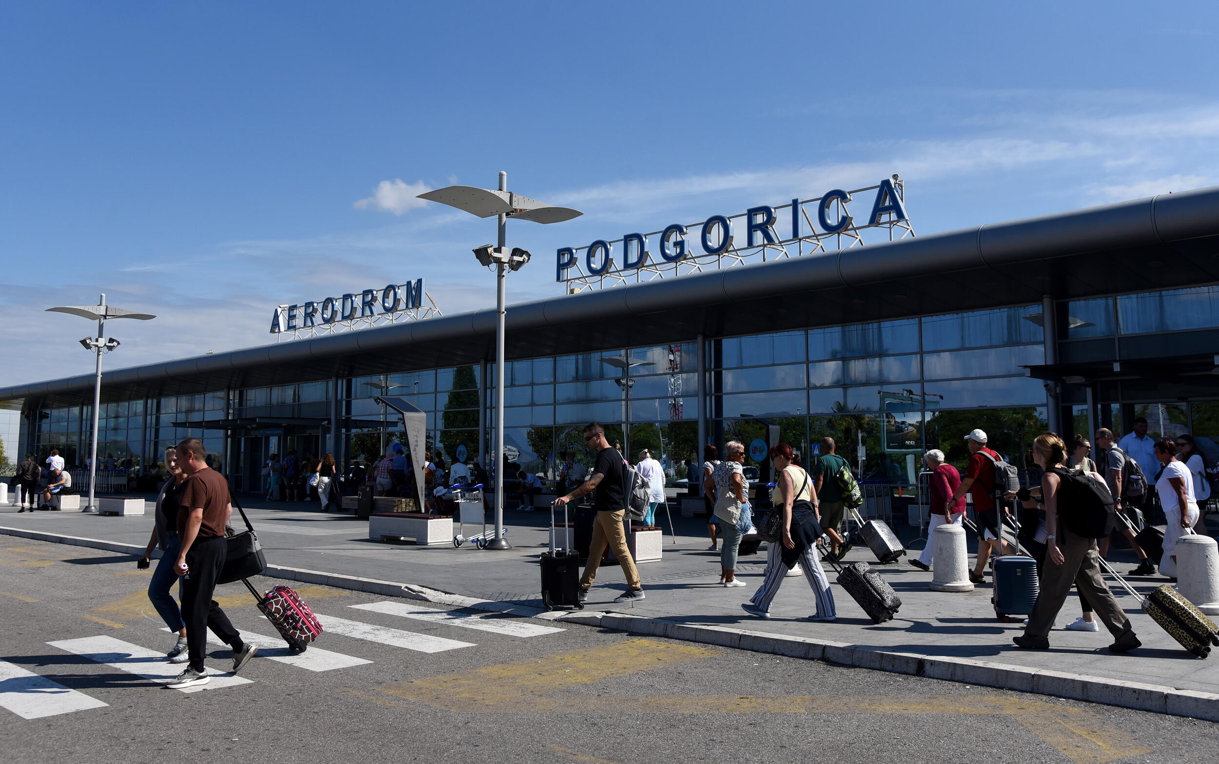 JOŠ NEMA ODLUKE O SUDBINI AERODROMA U PODGORICI I TIVTU: Samo vrijeme leti