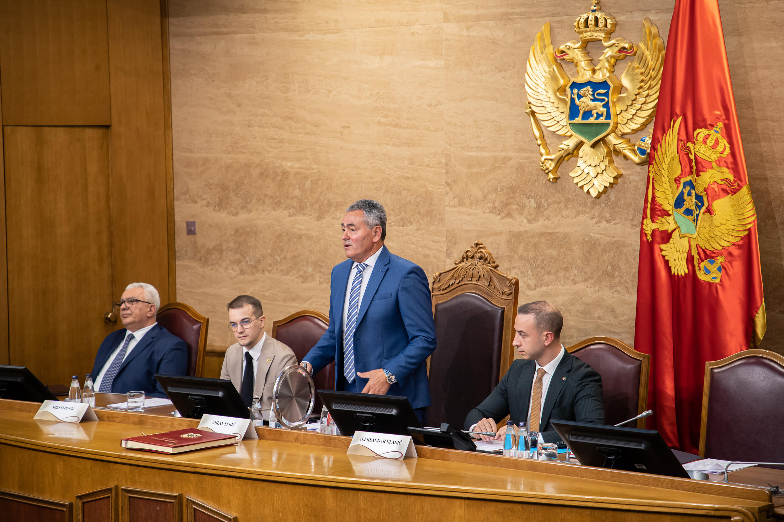 MILAN LEKIĆ,  POSLANIK: Pakleni vozač na dugu stazu