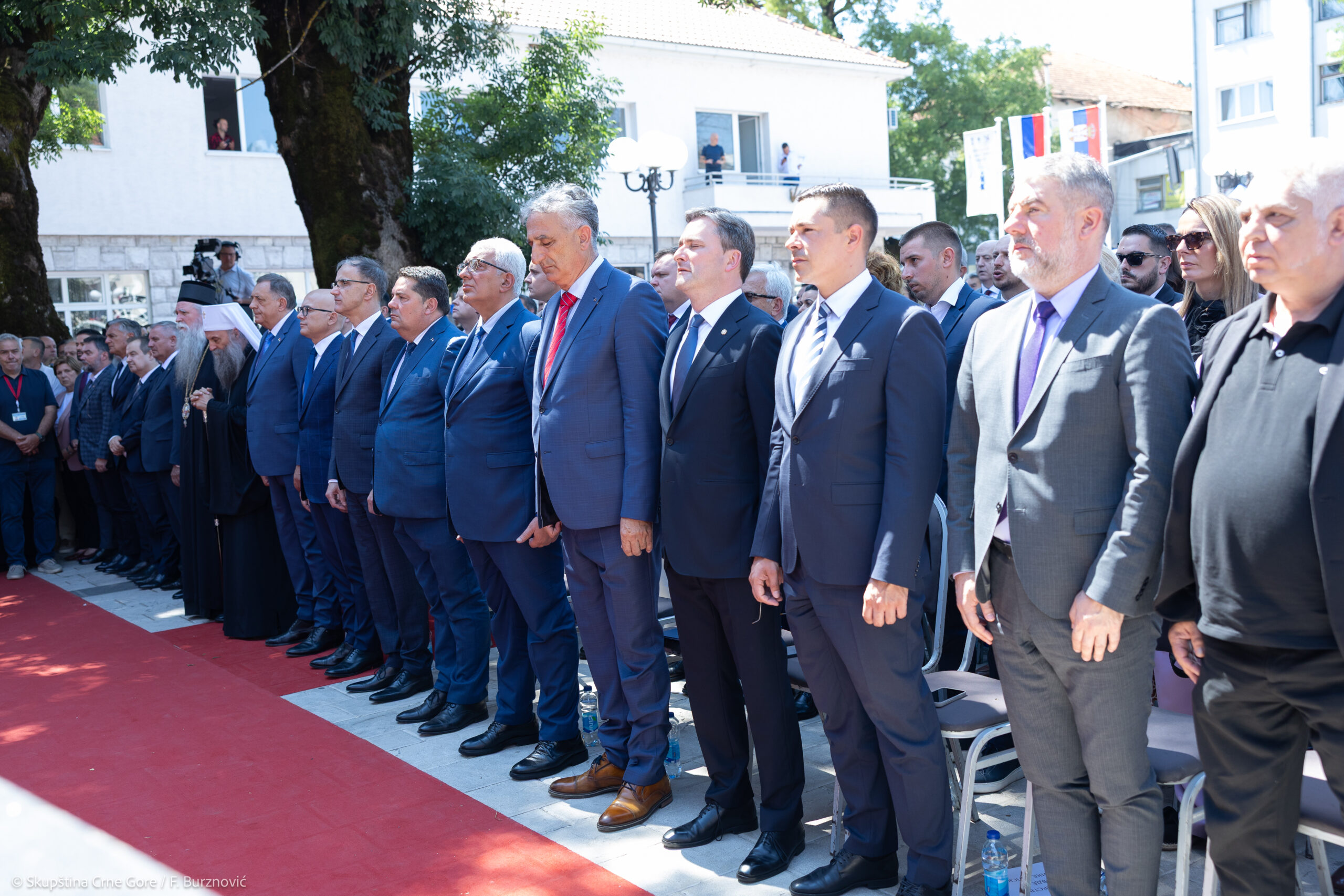 LJETNJA NACIONALISTIČKA IŽIVLJAVANJA U REGIONU: Tompsonov konjodrom, Dodikovci, Vučićevci i popovi