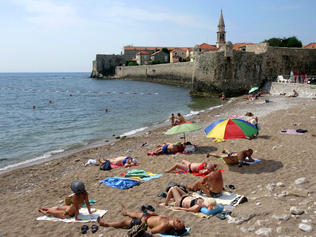 BUDVA: TURISTIČKA SEZONA KOJA (NE)OBEĆAVA: Novo ljeto, stare nevolje